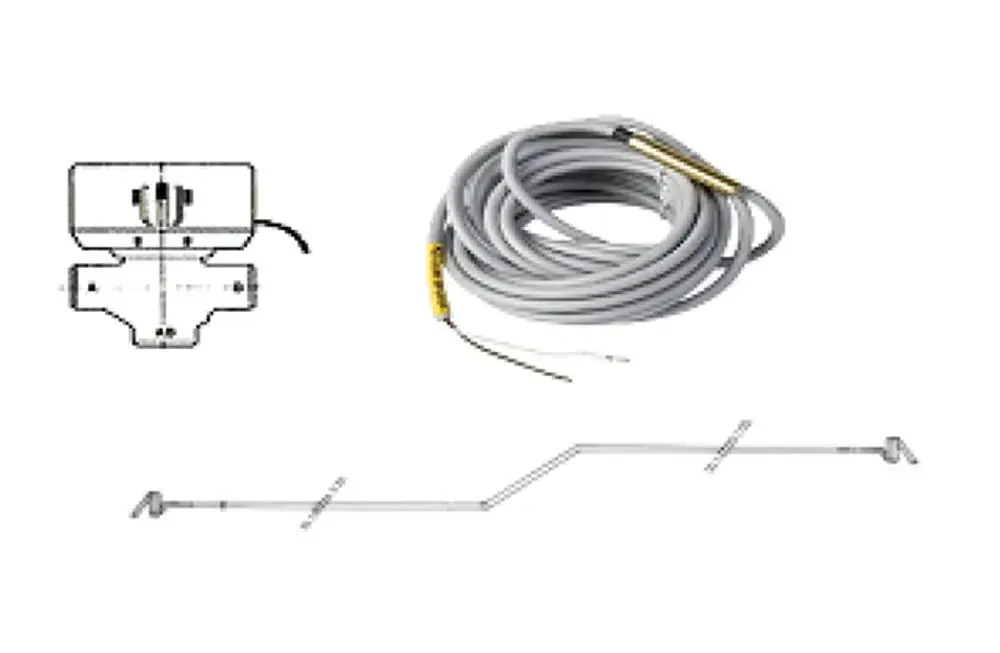 Daikin 3-Wege-Ventil mit angeschlossenem Speicherfühler, umgeben von einem flexiblen Schlauch und einer Abbildung des Ventils mit Anschlussdetails.